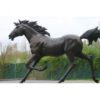 Záhradní bronzová socha - Bežíci kun