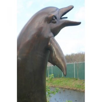 Záhradní bronzová socha - Delfín na vlně