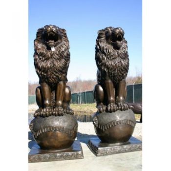 Záhradní bronzová socha - Dvojice kralovských lvu