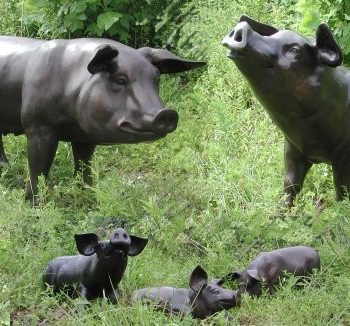 Záhradní bronzová socha - Prasátka