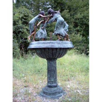 Záhradní bronzová socha - Tančíci dívky na fontáně