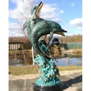 Záhradní bronzová socha - Tři skákajúci delfíni (speciální platina)