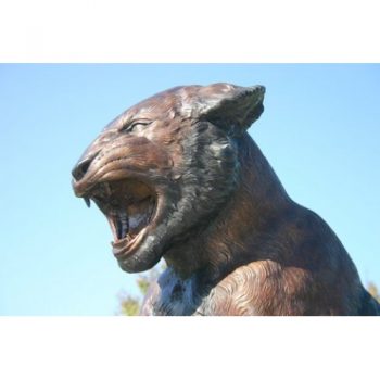 Záhradní bronzová socha - Utočíci řvoucí lev