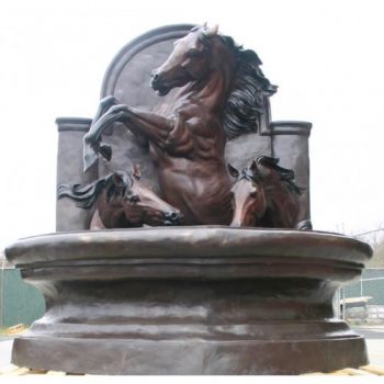 Záhradní bronzová socha - Velka fontana-se-tremi-konmi