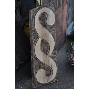 Zahradní dřevěná skluptura - Jménem zákona