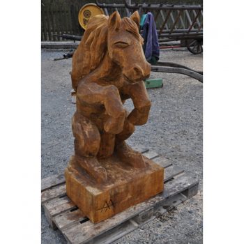 Zahradni drěvěná socha -Dřevěný koník II