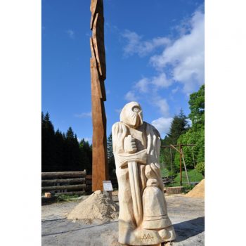 Zahradní dřevěná socha - dřevěný rytíř