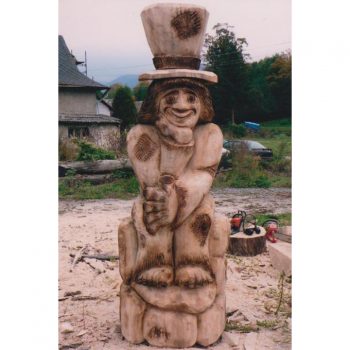 Zahradni dřevěná socha - dřevěný vodník s kloboukem
