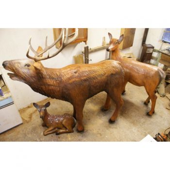 Jelení dřevěná rodina