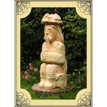 Zahradní dřevěná socha - sedící vodník na dřevě