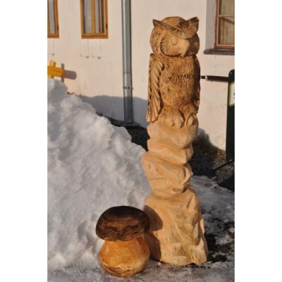 Zahradní dřevěná socha - Dřevěná sova na skále