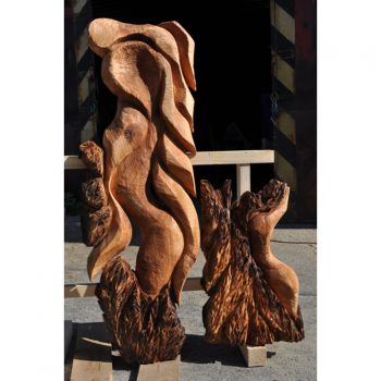 Zahradní dřevěná skluptura - Z kamenů zrozená