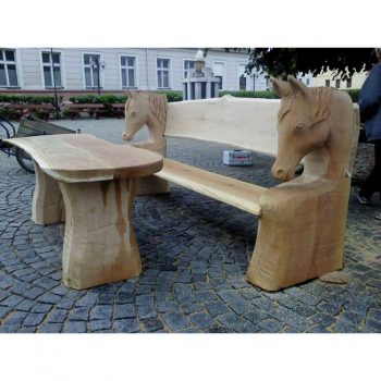Koňská dřevěná lavička