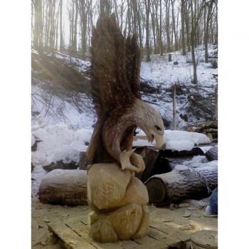 Zahradní dřevěná socha - Dřevěný orel na skále